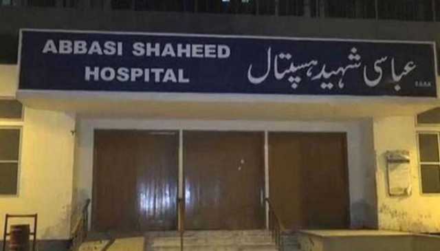 کراچی، عباسی اسپتال میں بیل گھس آیا، بھگدڑ مچ گئی