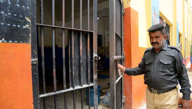 کراچی: ملیر جیل میں 3 جون کو 6 ہزار قیدیوں کیلئے صرف 28 اہلکار تھے، ذرائع