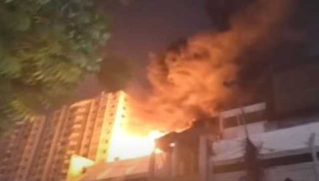 کراچی، راشد منہاس روڈ پر شاپنگ مال میں آتشزدگی