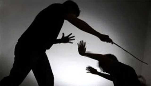 خانیوال: پسند کی شادی کی خواہشمند بیٹی کو باپ نے لوہے کی راڈ مار کر قتل کردیا
