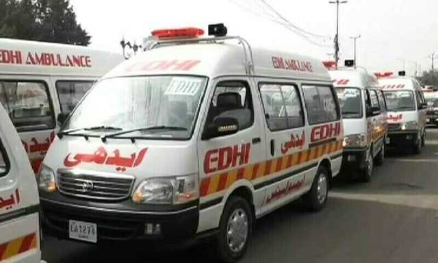 کراچی سے ٹھٹھہ پکنک کیلئے جانے والی کوسٹر تیز رفتاری کے باعث الٹ گئی، 12 افراد زخمی