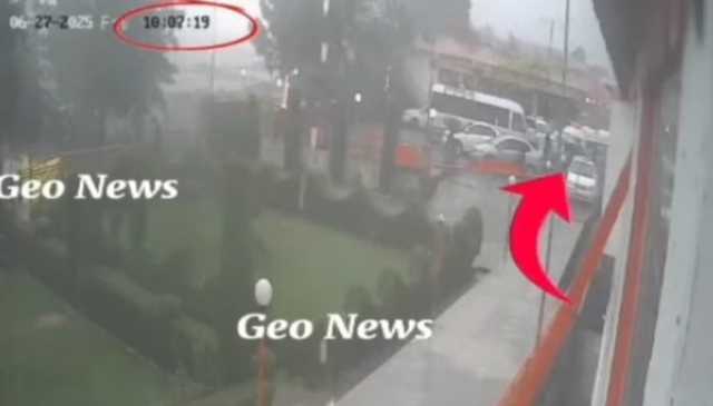 دریائے سوات میں پھنسے خاندان کی مدد کیلئے ریسکیو کی پہلی گاڑی کتنی دیر میں پہنچی؟