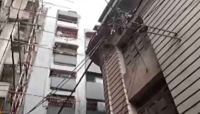 کراچی: کھارادر میں عمارت کی چھت گر گئی