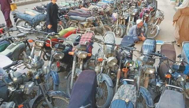 کراچی میں 32 مرکزی سڑکوں سے پارکنگ فیس مکمل طور پر ختم