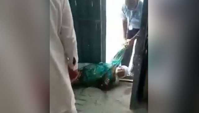 شیخوپورہ: بھکارن کو گھسیٹ کر لیسکو آفس سے نکالنے والا سیکیورٹی گارڈ معطل