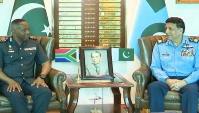 جنوبی افریقی فضائیہ کے سربراہ کی ایئر ہیڈکوارٹرز آمد، پاک فضائیہ کے سربراہ سے ملاقات