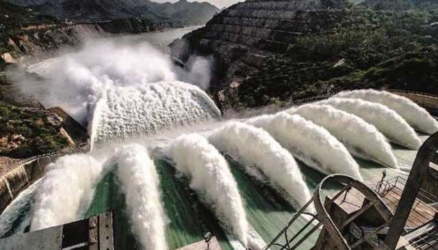 تربیلا، منگلا اور چشمہ ریزروائر میں قابلِ استعمال پانی کا مجموعی ذخیرہ کتنا ہے؟