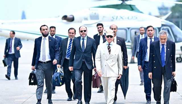 وزیرِ اعظم اقتصادی تعاون تنظیم کے سربراہی اجلاس میں شرکت کیلئے آذربائیجان پہنچ گئے