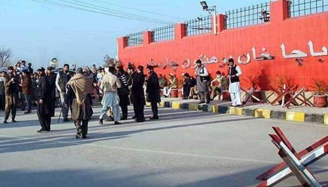 باچا خان یونیورسٹی: 139 ڈیلی ویجز ملازمین کو نوکریوں سے فارغ کردیا گیا