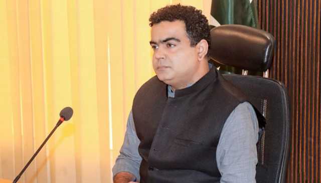کراچی میں عمارت گرنے کا واقعہ، ڈی سی ساؤتھ نے مکینوں کو مزید خطرے سے آگاہ کردیا