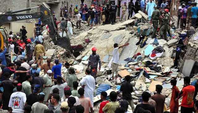 کراچی: منہدم ہونے والی عمارت کے ملبے سے ایک اور لاش نکال لی گئی، جاں بحق افراد کی تعداد 27 ہوگئی