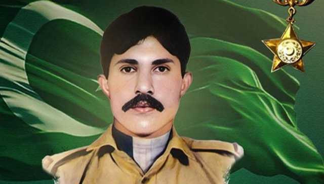 فیلڈ مارشل، چیئرمین جوائنٹ چیفس آف اسٹاف کمیٹی کا حوالدار لالک جان شہید کو خراجِ عقیدت