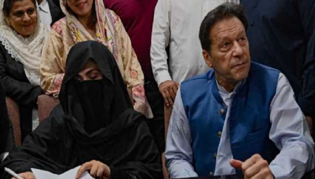 190 ملین پاؤنڈ کیس، بانی پی ٹی آئی اور بشریٰ بی بی نے جلد سماعت کی درخواستیں دائر کردیں