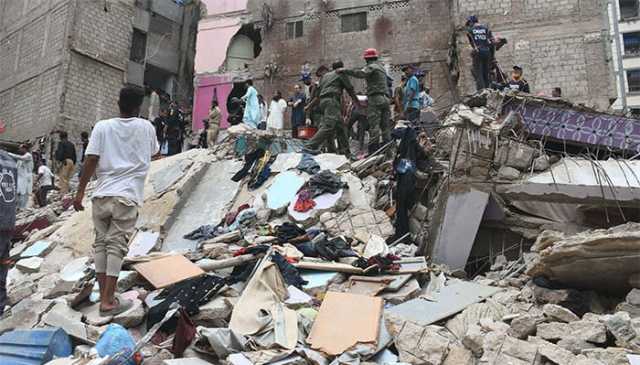 مخدوش عمارت خالی کروانے پر رہائشیوں کا احتجاج، گیس بجلی کنکشن کاٹ دیے گئے