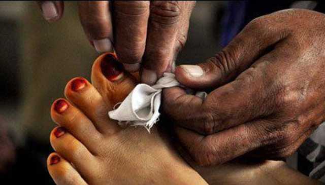 کراچی، رہائشی عمارت کے فلیٹ سے گرکر خاتون جاں بحق
