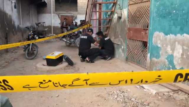 کراچی: کھرکھراپار میں گھر کے باہر 16 سالہ لڑکی کی لاش ملنے کا واقعہ، جنسی زیادتی کا انکشاف