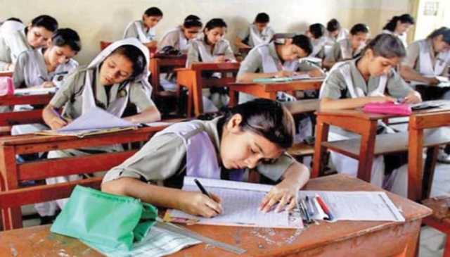 پنجاب میں آٹھویں جماعت کے بورڈ امتحانات بحال کرنے کا فیصلہ