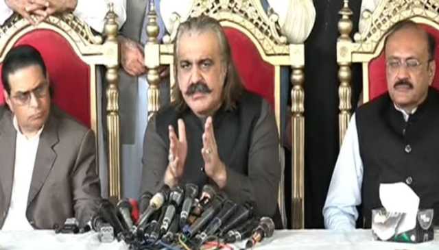 بانی پی ٹی آئی نے کہا ہے بات چیت فیصلہ سازوں سے ہوگی: علی امین گنڈاپور