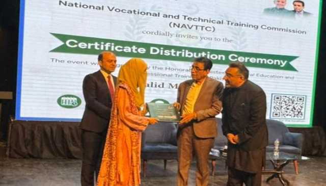 ہائر ایجوکیشن کمیشن میں تمام بھرتیاں روک دیں، نیا چیرمین میرٹ پر لگایا جائے گا، خالد مقبول