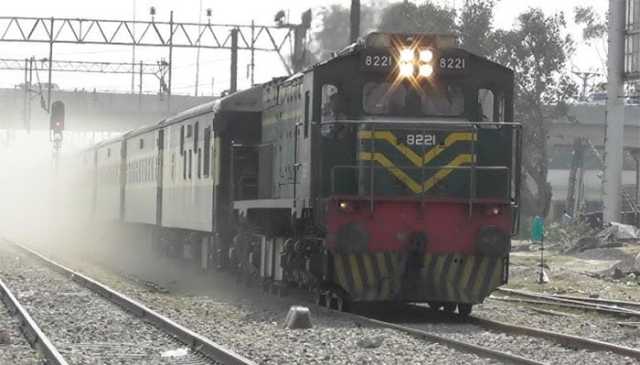 ساہیوال: بچوں کے ہمراہ ٹرین کے نیچے خودکشی کرنیوالی ماں کی شناخت ہو گئی