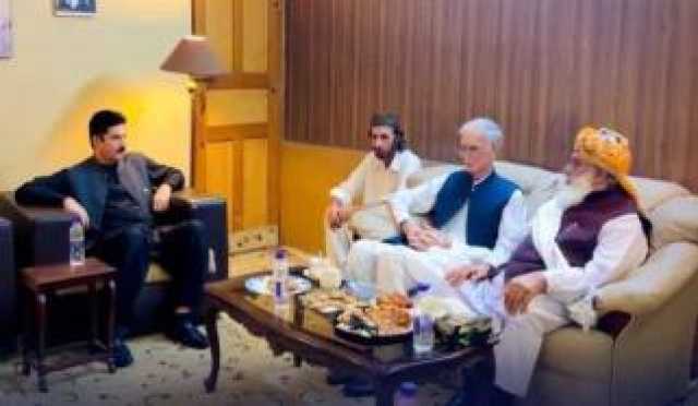 پی ٹی آئی نے پارٹی فیصلے کیخلاف ووٹ دینے پر 5 ارکانِ قومی اسمبلی کو پارٹی سے نکال دیا