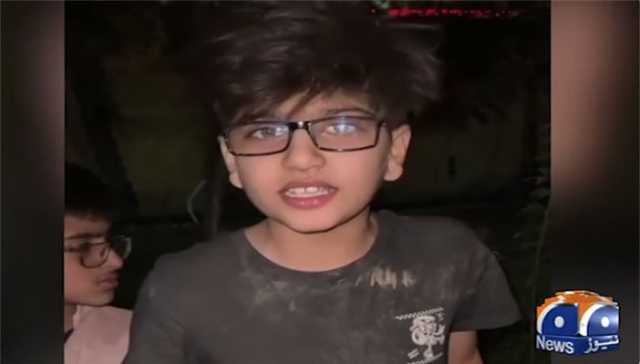 چلاس: سیلاب کے باوجود مقامی افراد سیاحوں کی مدد کیلئے پیش پیش رہے