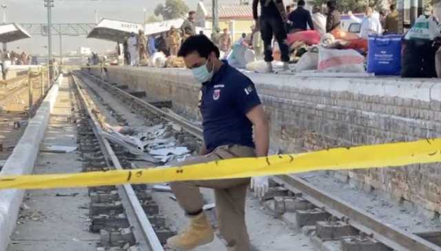ڈیرہ مراد جمالی: بم دھماکے سے متاثرہ ریلوے ٹریک بحال
