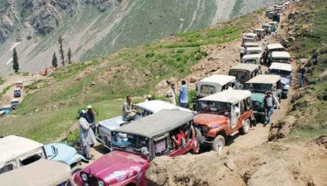 جھیل سیف الملوک کے راستے میں پھنسے 500 سیاح بحفاظت ریسکیو کرلیے گئے
