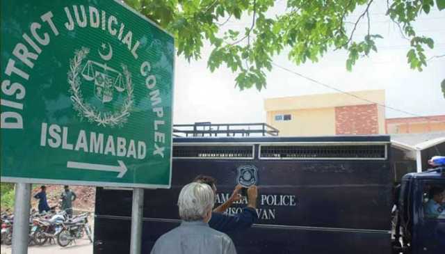 عدالت نے پی ٹی آئی کے 8 کارکنوں کی سزا معطل کرتے ہوئے دو مقدمات میں ضمانتیں منظور کر لیں