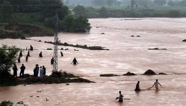 حافظ آباد میں سیلاب سے متاثرہ دیہات میں کئی فٹ پانی موجود