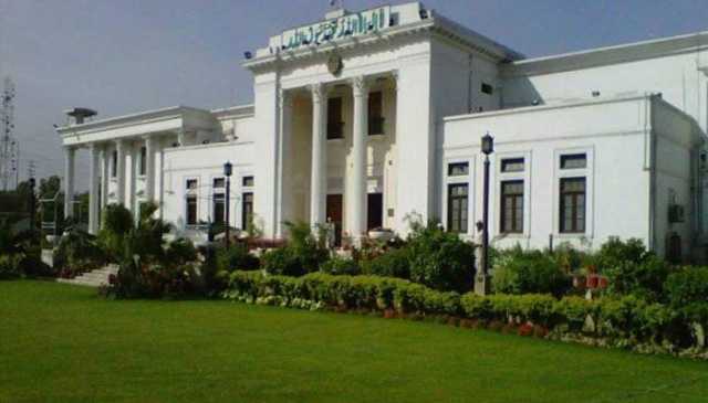 ثانیہ نشتر کے استعفے کے بعد خالی ہونے والی سینیٹ کی نشست پر پولنگ جاری