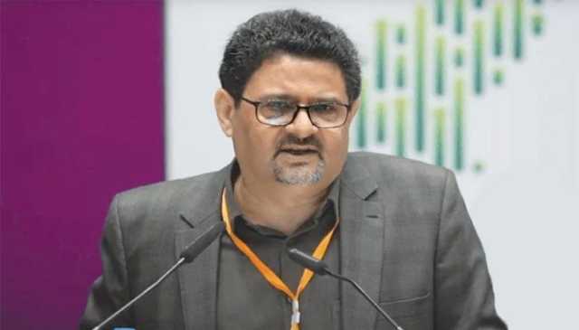 تینوں بڑی پارٹیوں کو دیکھ لیا، ترقی نہیں دیکھی: مفتاح اسماعیل