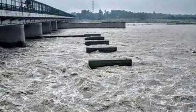 دریائے سندھ میں تربیلا کے مقام پر نچلے درجے کا سیلاب