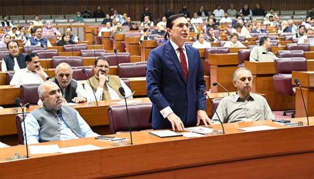 پی ٹی آئی کی احتجاجی واک، پولیس نے ارکان اسمبلی کو پارلیمنٹ کے گیٹ پر روک لیا