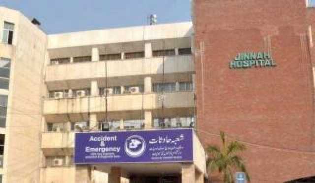پی آئی اے نے برطانوی ہائی کمشنر کو اعزازی ہوا باز بناکر کپتان کی کیپ پیش کی