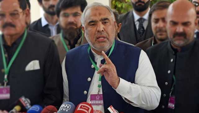 آج بانی کی بہنوں اور پارٹی رہنماؤں سے ملاقات نہ ہوئی تو کل پھر سے بائیکاٹ ہوگا: اسد قیصر