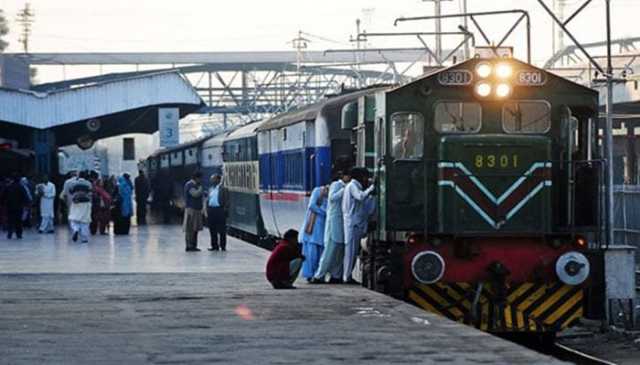 پاکستان ریلوے میں سفر کرنے پر کس طبقے کو کتنی رعایت ملتی ہے؟ تفصیلات سامنے آگئیں