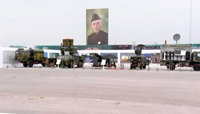 یوم آزادی: معرکہ حق میں استعمال طیاروں، ٹینکوں، توپوں، دیگر جنگی ہتھیاروں کی نمائش