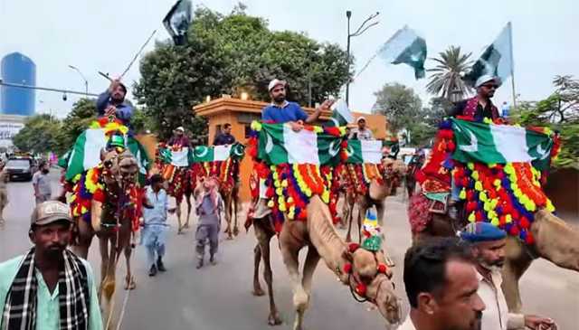 جشن آزادی معرکہ حق، گورنر ہاؤس کراچی سے اونٹ ریلی نکالی گئی