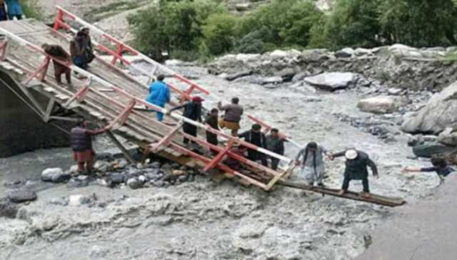 اسکردو: ڈیم کا واٹر چینل سیلاب میں بہنے سے پاور ہاؤسز بند