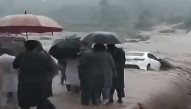 مانسہرہ: بسیاں میں کار سیلابی ریلے میں بہہ گئی، 2 افراد جاں بحق، 1زخمی