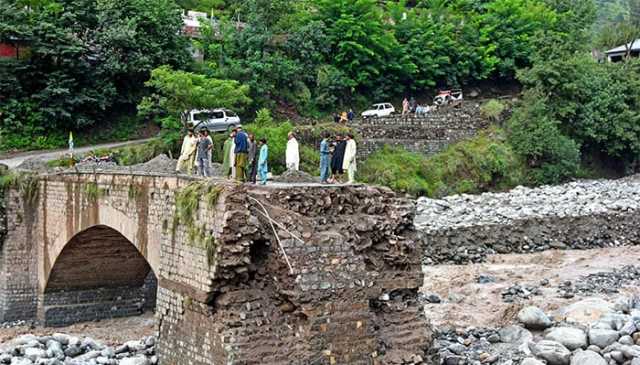 وادی نیلم: سیلابی ریلوں میں 6 رابطہ پل بہہ گئے، 400 سے زائد مکانات کو نقصان پہنچا
