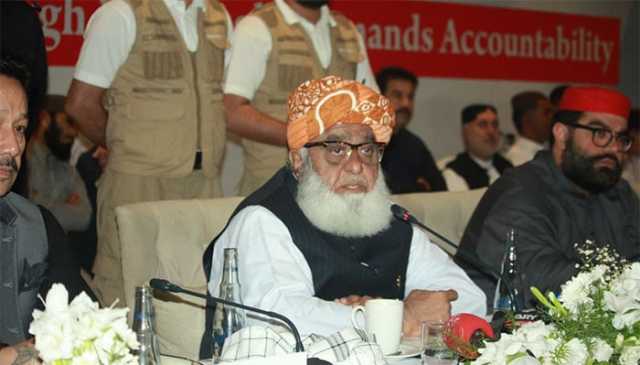 قبائلی علاقوں میں مسلح گروہوں کا راج ہے: مولانا فضل الرحمٰن