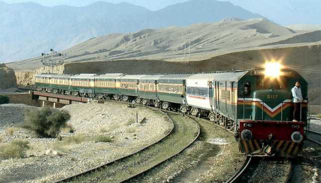 پشاور سے کوئٹہ آنے والی جعفر ایکسپریس کو جیکب آباد میں روک لیا گیا