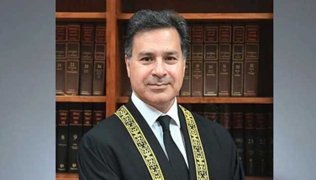 پاکستان زیرِ التواء مقدمات کے بوجھ جیسے سنگین مسئلے کا شکار ہے: جسٹس میاں گل حسن