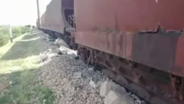 حیدرآباد: مال بردار ٹرین حادثے کو 22 گھنٹے گزر گئے، اپ ٹریک بحال نہ ہو سکا