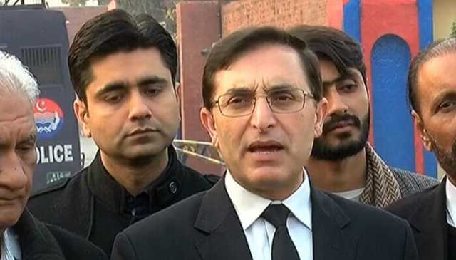 پارٹی بانی پی ٹی آئی کی ہدایات پر چلتی ہے سوشل میڈیا پر نہیں: بیرسٹر گوہر