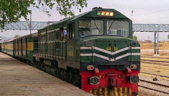 ریلوے ٹریک پر دھماکا، جعفر ایکسپریس کی 3 بوگیاں پٹری سے اترگئیں