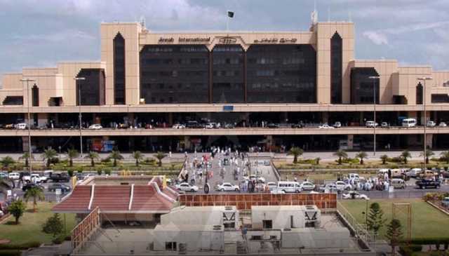 کراچی: مسافر کے انتقال پر فلائٹ کی ہنگامی لینڈنگ، بچی کی طبیعت خرابی پر دوسری بھی روک لی گئی