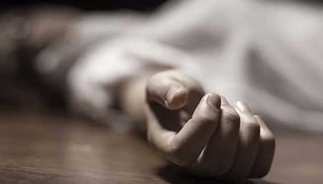 کراچی: فائرنگ سے خاتون جاں بحق، متضاد بیانات پر پولیس کو اہلِ خانہ پر قتل کا شُبہ